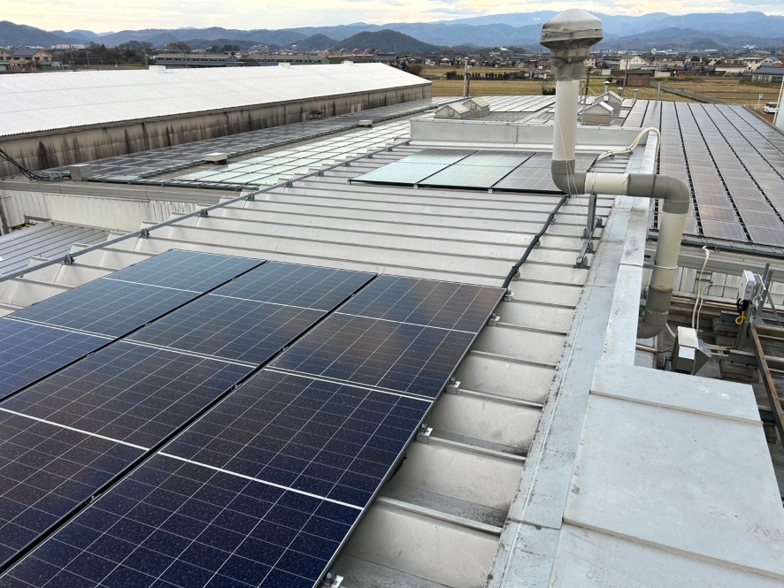 自社工場に設置した54.32kWの太陽光発電設備
